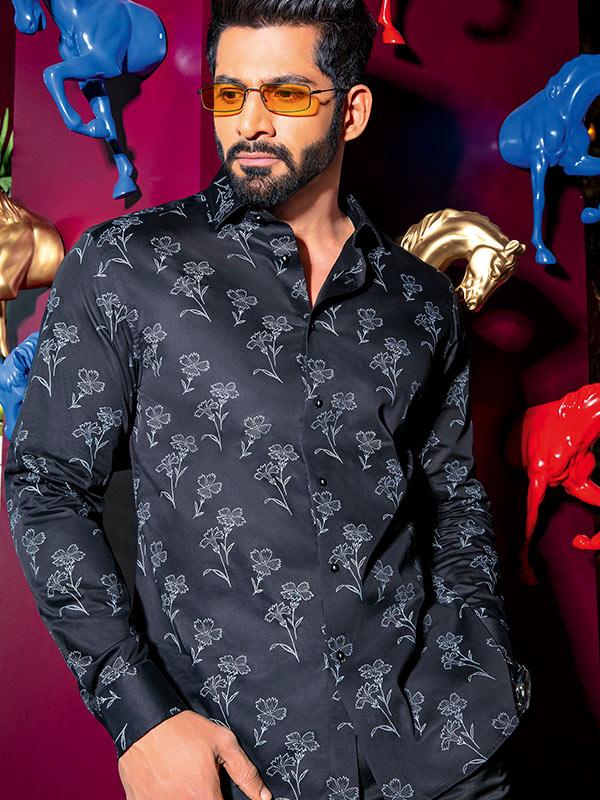 Neto Black Printed Full Sleeve Single Cuff Slim Fit Party Wear Blended Shirt