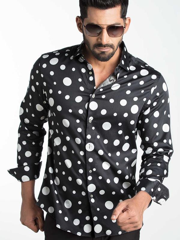 Hawtin Black Printed Full Sleeve Single Cuff Slim Fit Party Wear Blended Shirt