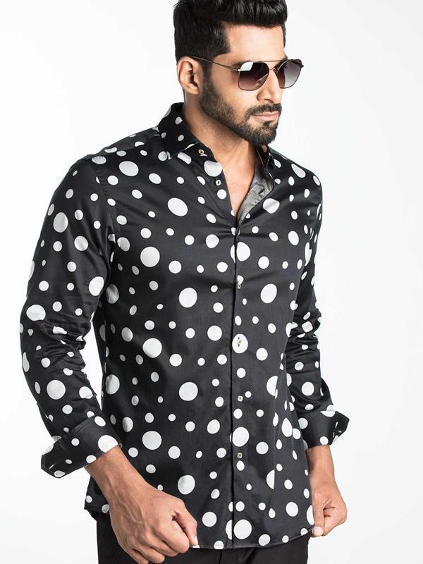 Hawtin Black Printed Full Sleeve Single Cuff Slim Fit Party Wear Blended Shirt