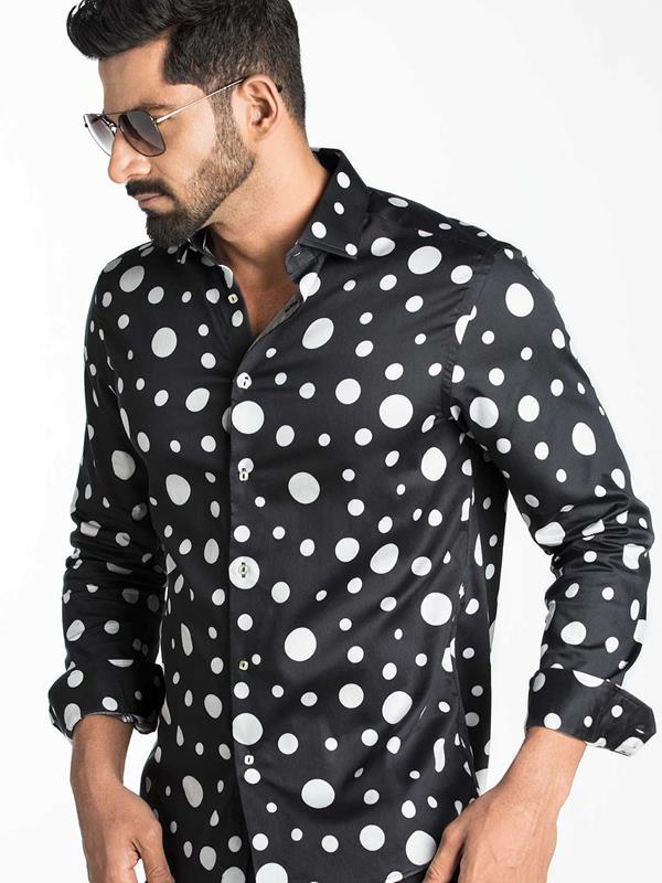 Hawtin Black Printed Full Sleeve Single Cuff Slim Fit Party Wear Blended Shirt