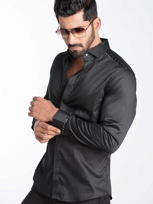 Swanky Black Solid Full Sleeve Single Cuff Slim Fit Party Wear Blended Shirt